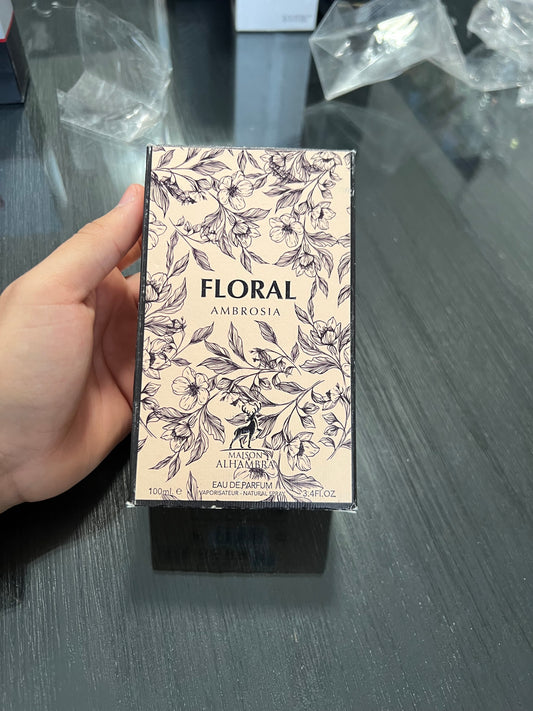 $ 800.0UncategorizedFloral Ambrosia de Maison Alhambra es un perfume floral femenino que recuerda a Gucci Bloom Ambrosia di Fiori. Con notas de jazmín, nardos y rosa de Damasco, ofrece un aroma sofisticado y elegante. Los usuarios destacan su gran parecid