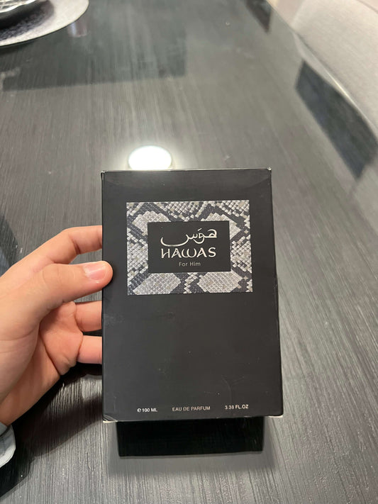 $ 1200.0UncategorizedHawas for Him de Rasasi es una fragancia masculina que combina notas frescas y dulces con especias orientales, ofreciendo una versión más madura y compleja de Invictus de Paco Rabanne. Su apertura presenta una mezcla de notas acuática
