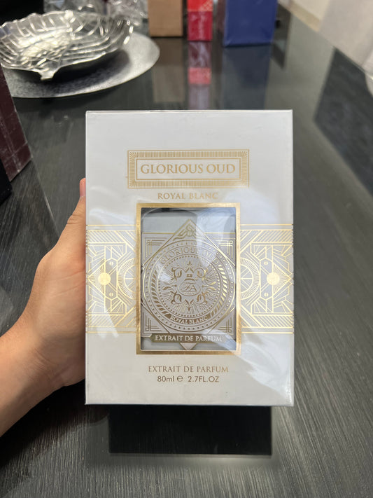 $ 800.0UncategorizedGlorious Oud Royal Blanc es una fragancia refinada y elegante que ha cautivado a muchos usuarios por su mezcla de notas florales y amaderadas con un toque distintivo de oud. Los comentarios destacan su sofisticación y longevidad, siend